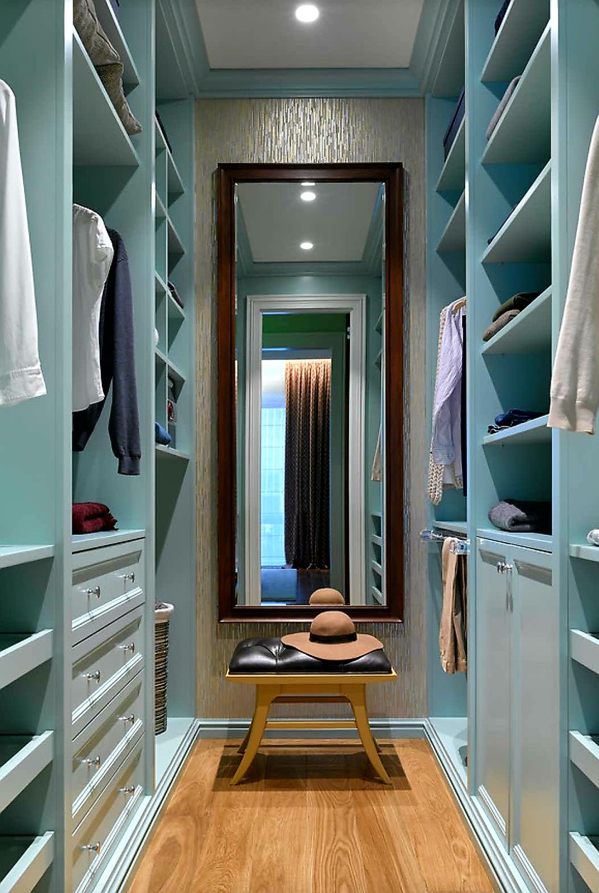 Параллельная гардеробная комната с большим зеркалом Северск